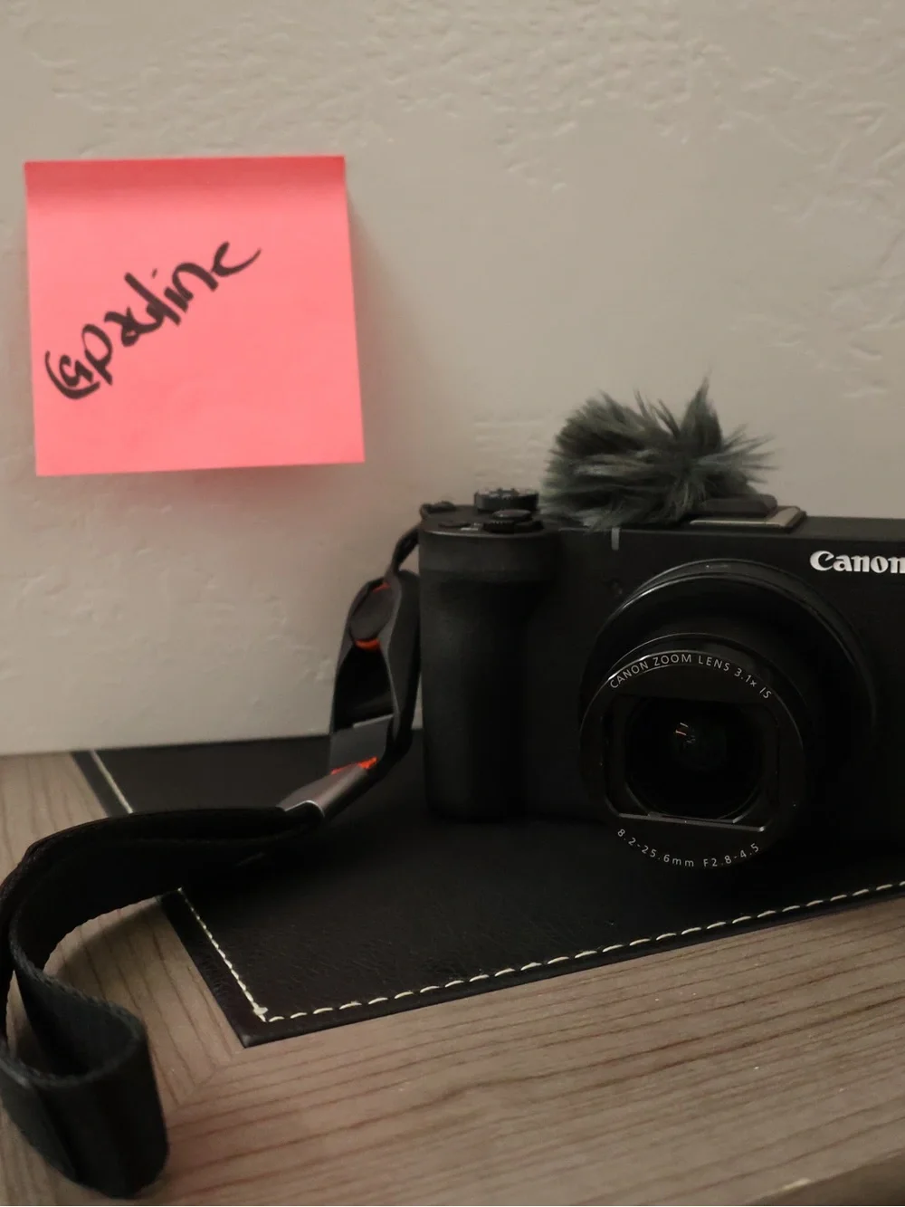 CANON POWERSHOT V1 + ACCESSORIES BUNDLE WITH BATTERY & CHARGER 💕